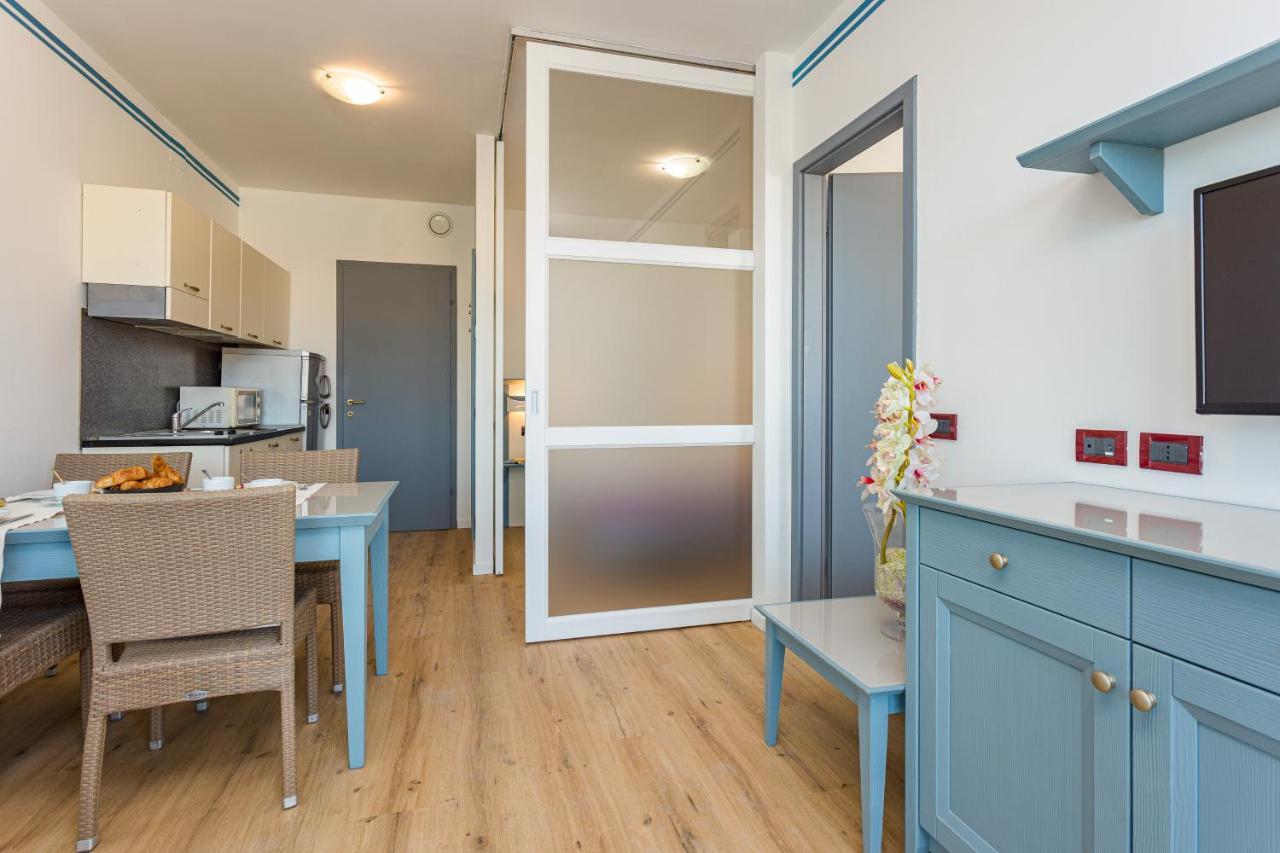Two-Bedroom Apartment with Balcony and Sea View (4 people)